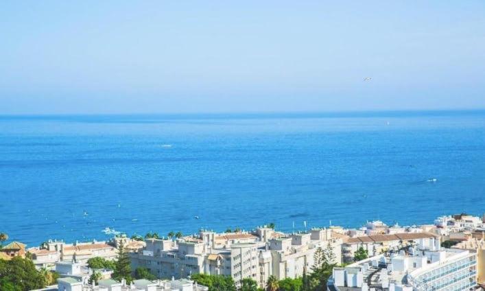 Luminoso Atico Con Vistas Al Mar En Apartamento